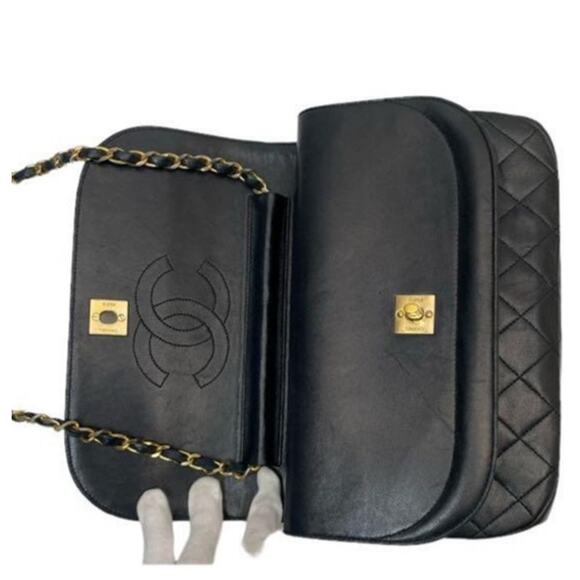 Authentic CHANEL Round Double Flap Quilted CC Logo Lambskin Chain Shoulder Bag - Picture 8 of 11